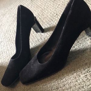 Stuart Weitzman Heels with leather sole